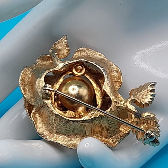 Vintage Gold Tone Rose Brooch, Green Lucite Beads Center, 2 Inches, Mid-Century - Picture 4 of 11